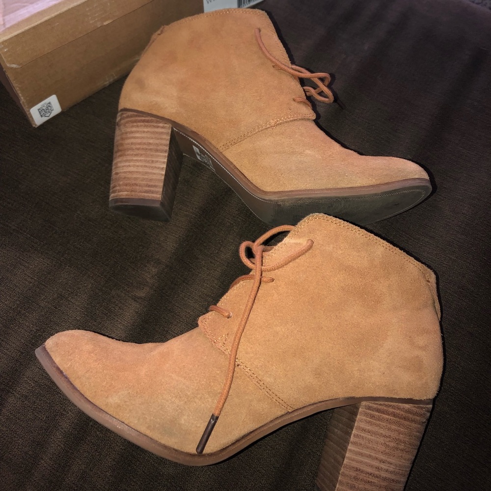 Tom’s heeled booties